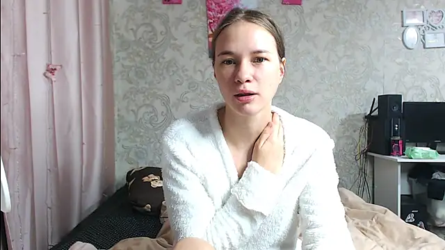 leila bambi  online show from 10-17-25, 09:23