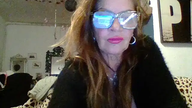 gildamilf online show from 10-31-25, 07:59