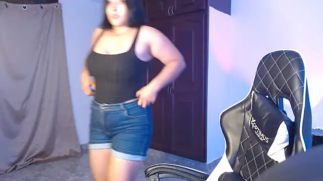 Snapshot of Zetrionn chatting on 01-21-25, 02:33 Zetrionn online show from 01-21-25, 02:33