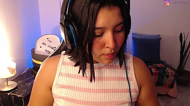 Snapshot of Zetrionn chatting on 02-08-25, 02:36 Zetrionn online show from 02-08-25, 02:36