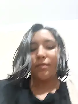 Snapshot of Zetrionn chatting on 02-25-25, 02:58 Zetrionn online show from 02-25-25, 02:58