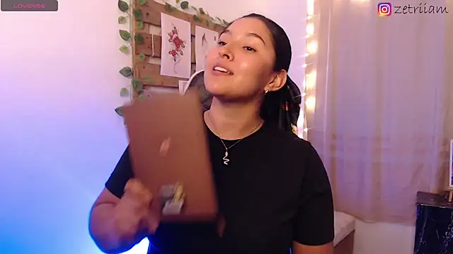 Snapshot of Zetrionn chatting on 03-08-25, 02:12 Zetrionn online show from 03-08-25, 02:12