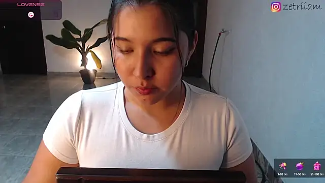 Snapshot of Zetrionn chatting on 03-20-25, 02:08 Zetrionn online show from 03-20-25, 02:08