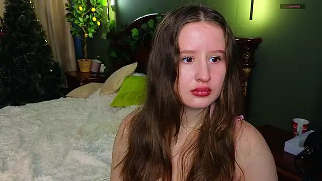 Snapshot of SquirtBabee chatting on 02-19-26, 02:02 SquirtBabee online show from 02-19-26, 02:02