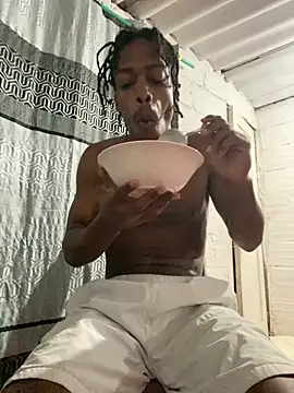 Larry-n-clouds online show from 12-15-25, 10:41