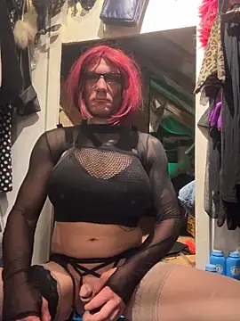 Snapshot of Xenia-Cosmo chatting on 10-19-25, 11:38 Xenia-Cosmo online show from 10-19-25, 11:38