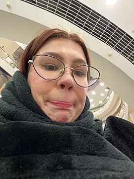 Snapshot of RinaCat chatting on 12-17-24, 11:39 RinaCat online show from 12-17-24, 11:39