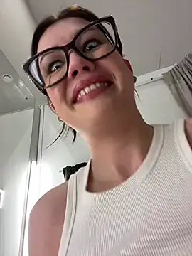 Snapshot of RinaCat chatting on 01-15-25, 08:20 RinaCat online show from 01-15-25, 08:20