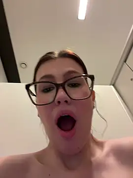 Snapshot of RinaCat chatting on 02-27-25, 08:39 RinaCat online show from 02-27-25, 08:39