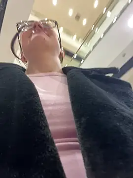 Snapshot of RinaCat chatting on 03-17-25, 08:40 RinaCat online show from 03-17-25, 08:40