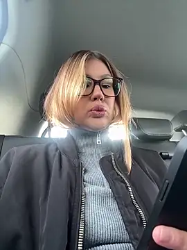 Snapshot of RinaCat chatting on 10-13-25, 05:18 RinaCat online show from 10-13-25, 05:18