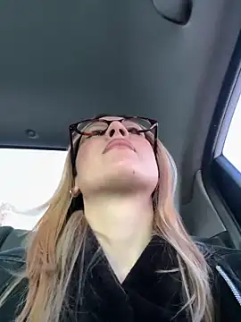 Snapshot of RinaCat chatting on 10-18-25, 05:32 RinaCat online show from 10-18-25, 05:32