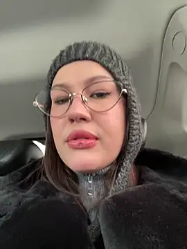 Snapshot of RinaCat chatting on 11-28-25, 05:32 RinaCat online show from 11-28-25, 05:32