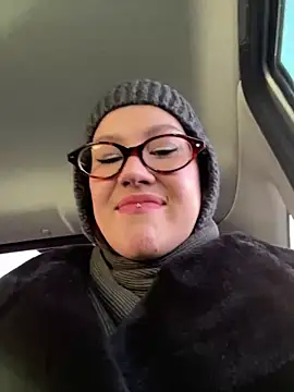 Snapshot of RinaCat chatting on 11-30-25, 05:44 RinaCat online show from 11-30-25, 05:44