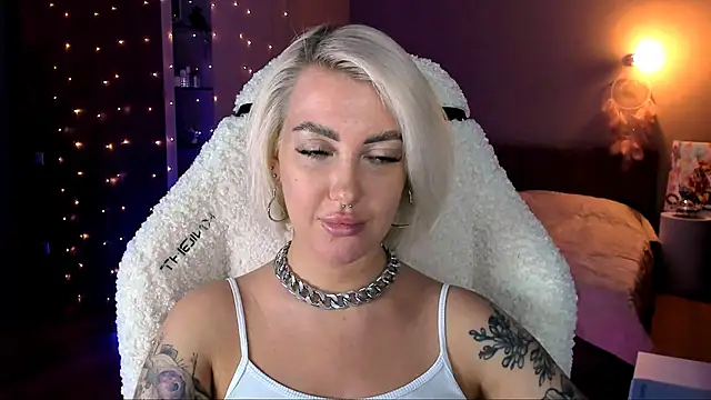 tykioty Miley online show from 01-18-25, 03:16