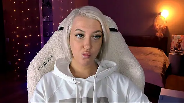 tykioty Miley online show from 01-29-25, 02:10