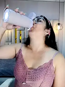 Karla hernandez  online show from 02-12-25, 02:10