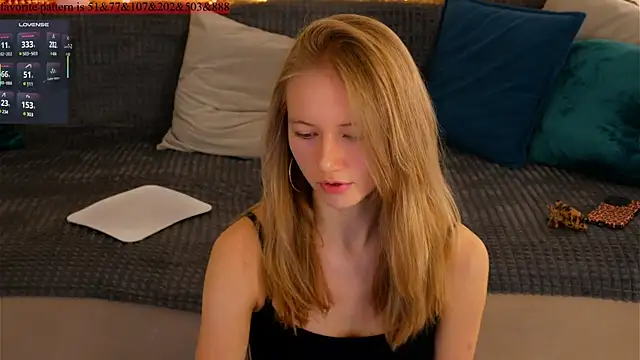 Snapshot of Alexandra_Demore chatting on 02-19-25, 12:35 Alexandra Demore online show from 02-19-25, 12:35