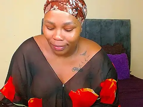 curvycloe1 online show from 10-08-25, 05:16