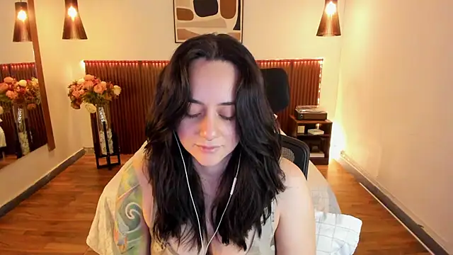 Snapshot of KatherineBond chatting on 06-24-26, 07:02 KatherineBond online show from 06-24-26, 07:02