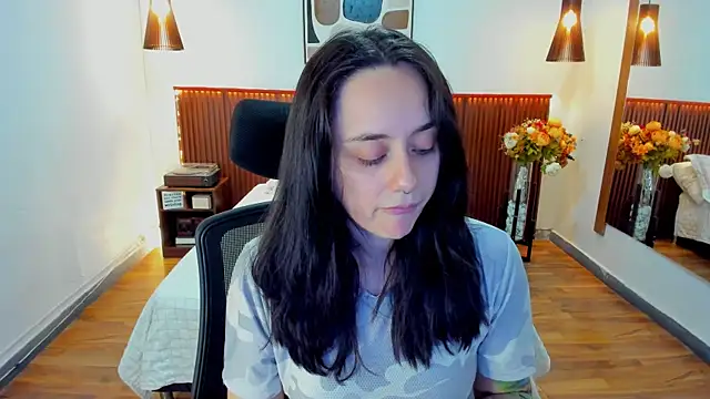 Snapshot of KatherineBond chatting on 07-11-26, 04:21 KatherineBond online show from 07-11-26, 04:21