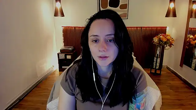 Snapshot of KatherineBond chatting on 07-27-26, 04:58 KatherineBond online show from 07-27-26, 04:58