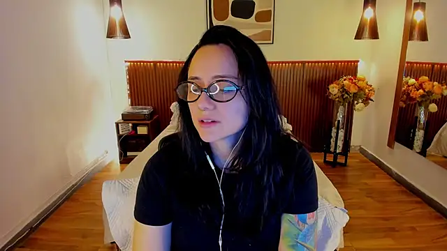 Snapshot of KatherineBond chatting on 07-29-26, 04:27 KatherineBond online show from 07-29-26, 04:27