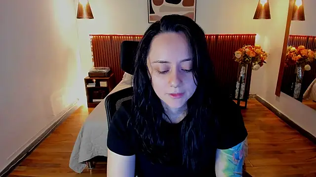 Snapshot of KatherineBond chatting on 07-31-26, 04:17 KatherineBond online show from 07-31-26, 04:17