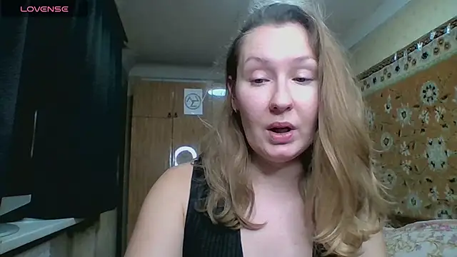 AnnaXLovers online show from 10-30-25, 01:56