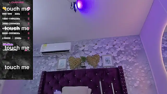 Snapshot of Danee_19_ chatting on 03-20-25, 12:00 Danee 19 online show from 03-20-25, 12:00