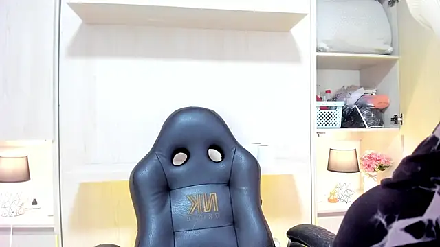 tamaraa smiith online show from 10-28-25, 07:49