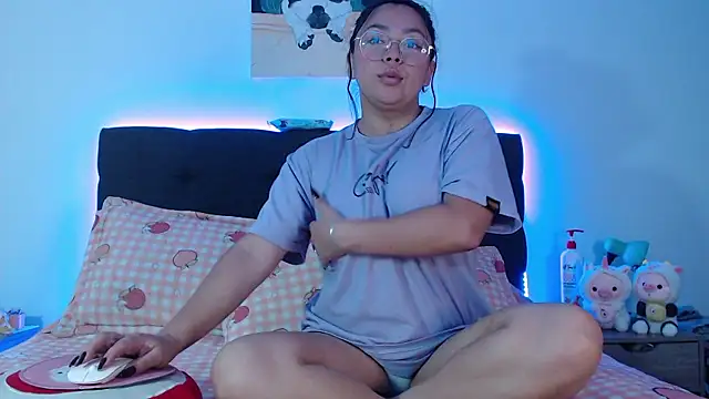 Peach-Lawrence online show from 12-06-24, 05:33