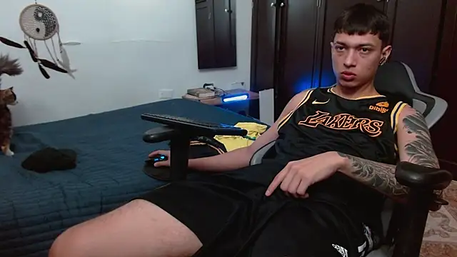 aaron blug online show from 11-23-25, 03:56