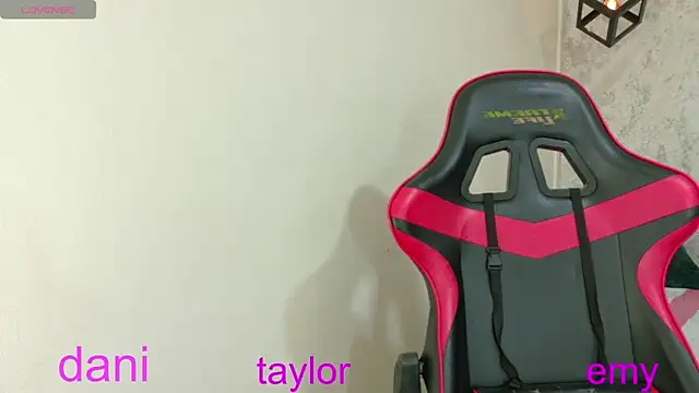 Snapshot of emy_0 chatting on 04-23-26, 01:35 emy 0 online show from 04-23-26, 01:35