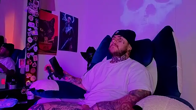 Ash gusbig online show from 10-28-25, 03:32