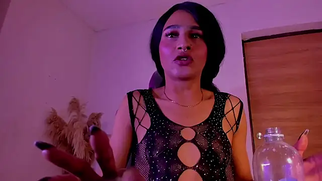 carolinemiller7 online show from 12-14-25, 08:02