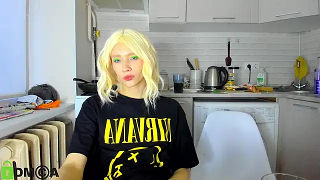 Snapshot of _Alice_Kitty chatting on 12-15-24, 01:00  Alice Kitty online show from 12-15-24, 01:00