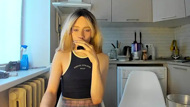 Snapshot of _Alice_Kitty chatting on 01-05-25, 08:22  Alice Kitty online show from 01-05-25, 08:22