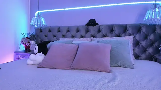 Snapshot of Naomii_Soto chatting on 12-29-24, 03:46 Naomii Soto online show from 12-29-24, 03:46