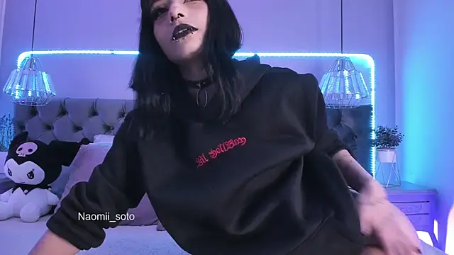 Snapshot of Naomii_Soto chatting on 01-22-25, 01:53 Naomii Soto online show from 01-22-25, 01:53