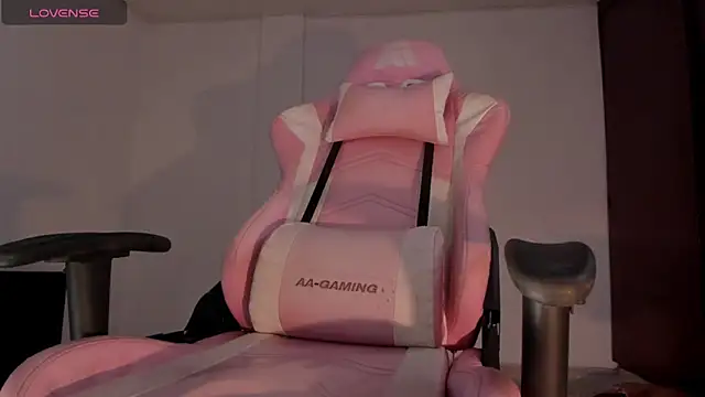 Snapshot of Veronicajazz chatting on 12-15-24, 04:37 Veronicajazz online show from 12-15-24, 04:37