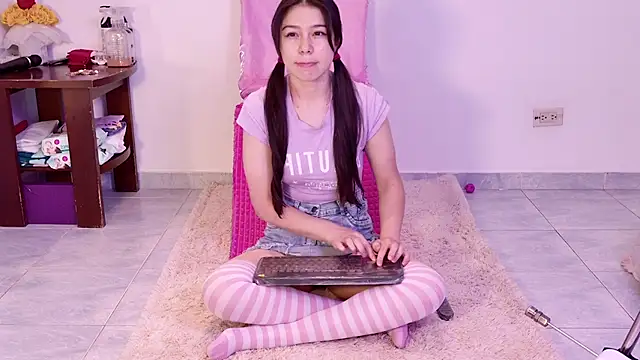 Snapshot of pink_flower_ chatting on 09-23-25, 10:46 pink flower online show from 09-23-25, 10:46