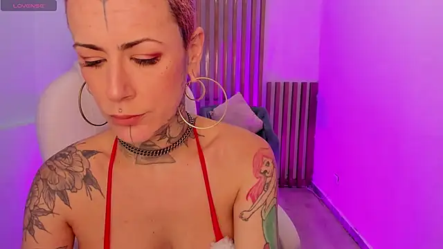 Snapshot of GinebraaFox_ chatting on 12-17-24, 04:00 GinebraaFox  online show from 12-17-24, 04:00