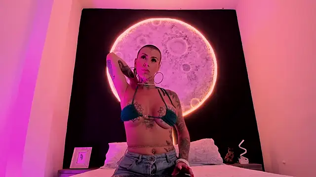 Snapshot of GinebraaFox_ chatting on 02-13-25, 03:03 GinebraaFox  online show from 02-13-25, 03:03