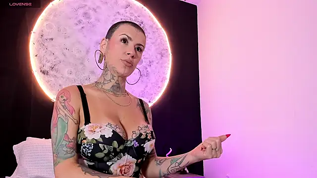 Snapshot of GinebraaFox_ chatting on 03-06-25, 02:29 GinebraaFox  online show from 03-06-25, 02:29