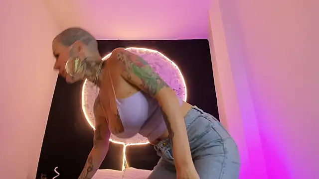 Snapshot of GinebraaFox_ chatting on 03-10-25, 02:48 GinebraaFox  online show from 03-10-25, 02:48