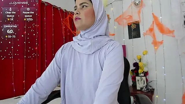 Snapshot of AishaAmin_ chatting on 11-04-25, 02:43 AishaAmin online show from 11-04-25, 02:43