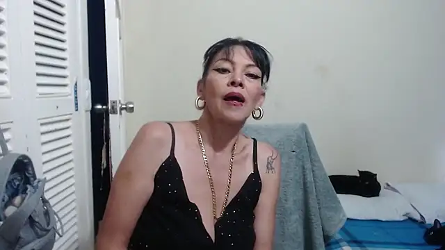 Snapshot of electra-mommy chatting on 02-17-25, 04:04 electra-mommy online show from 02-17-25, 04:04