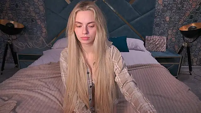 ChloeBrightt online show from 11-25-25, 08:53