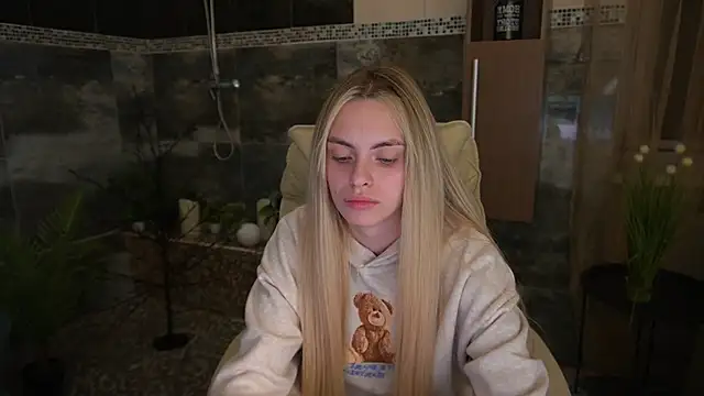 ChloeBrightt online show from 12-20-25, 09:22